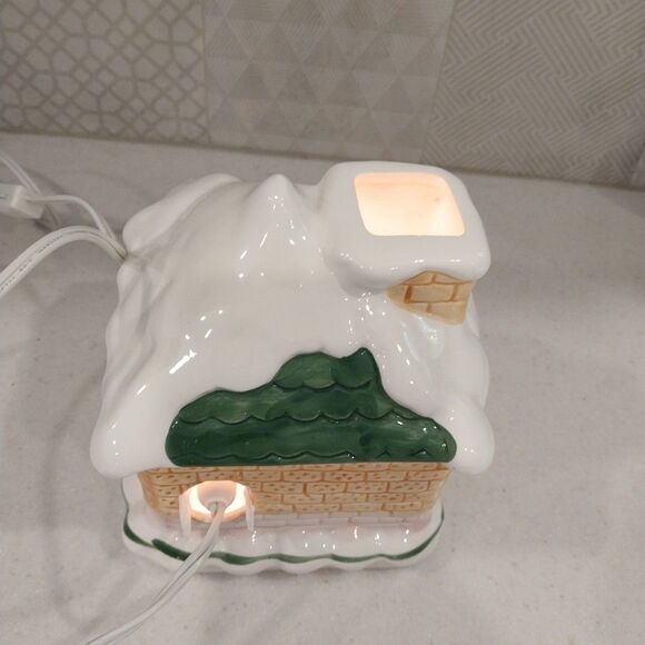 Vintage 80's Christmas Around The World Lighted Snowhouse House Of Lloyd Decor - Picture 8 of 16